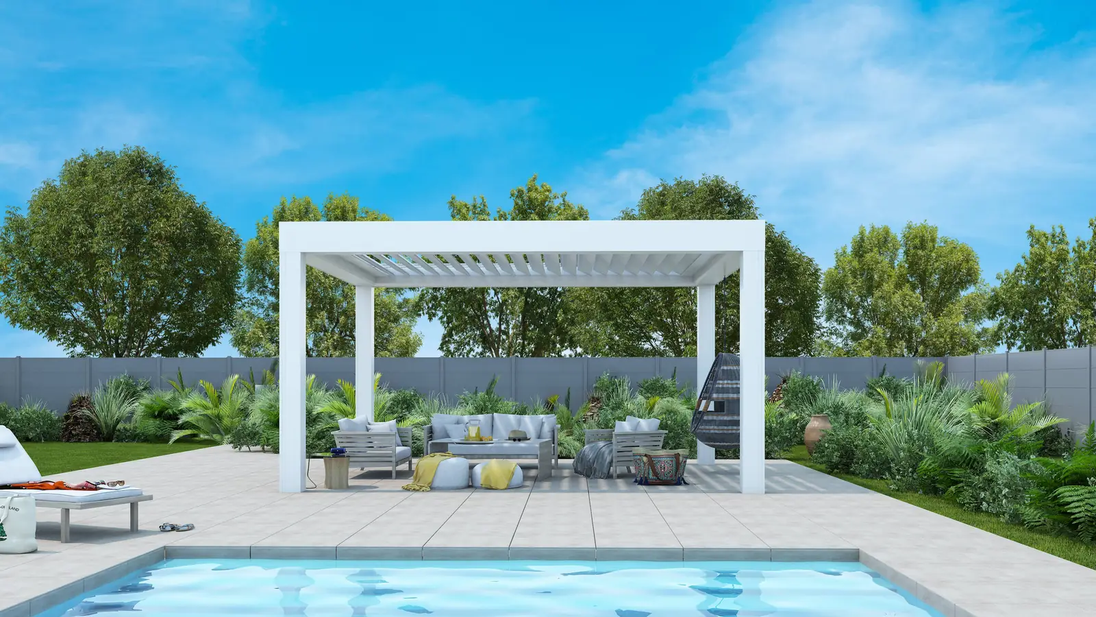 Pergola bioclimatique blanche à lames orientables au bord d'une piscine