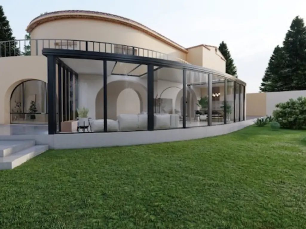 Véranda aluminium noire à grandes baies vitrées ouverte sur un jardin